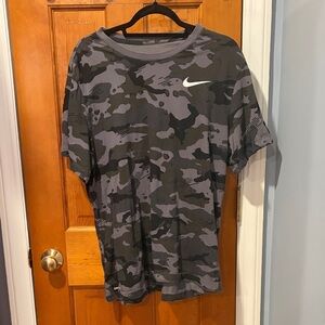 Nike Men's Camouflage Tee - Black and Gray